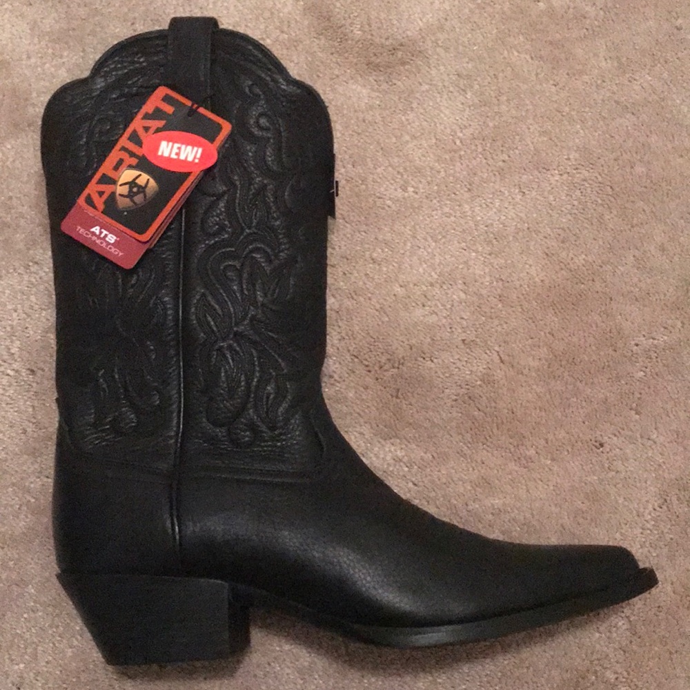 Ariat 9.5 Black Cowgirl boots- NEW with tags